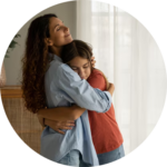 abrazo entre madre e hija